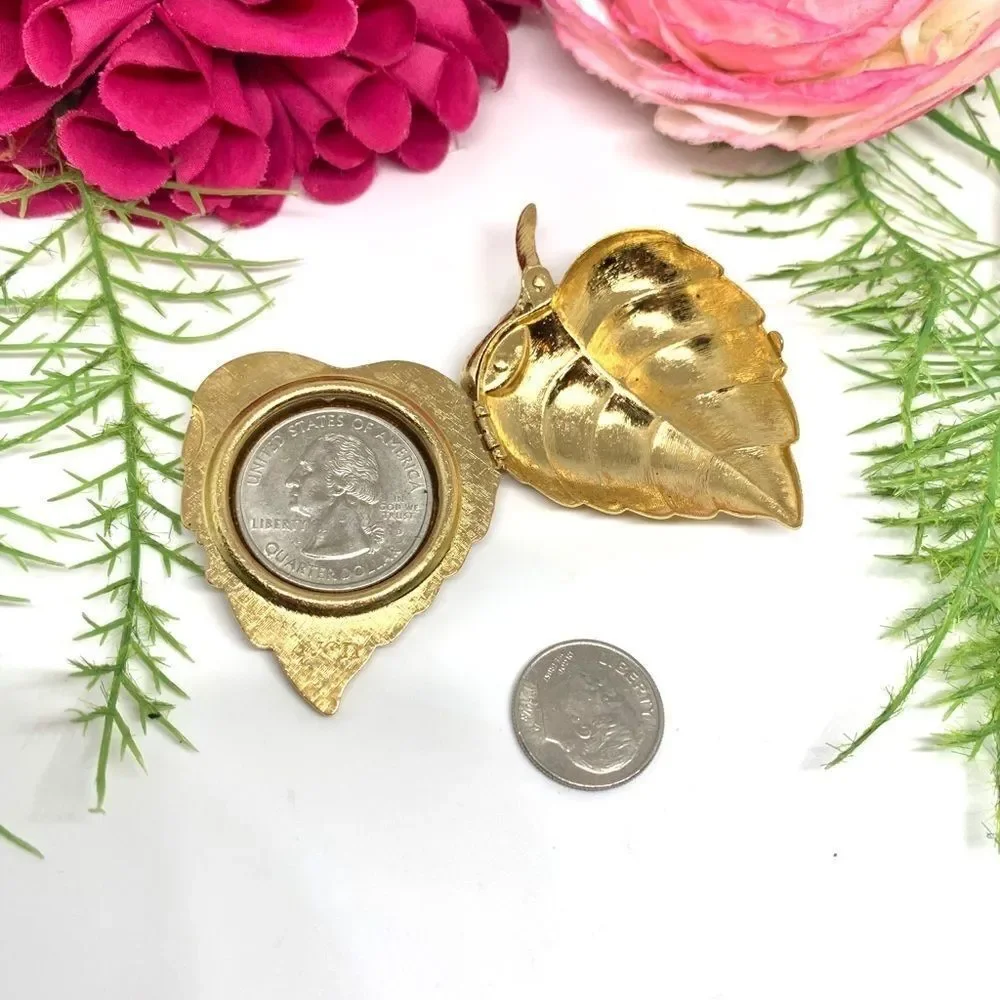 VINTAGE⚜️AVON Locket Keepsake Leaf Brooch